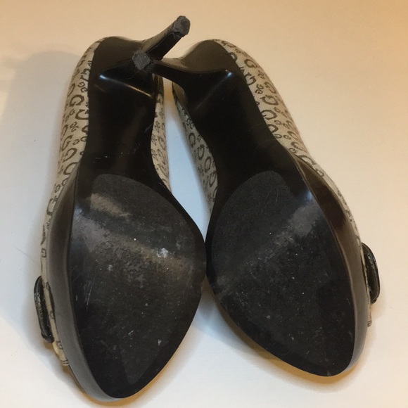 GUESS Women’s Peep-Toe Pumps - Picture 7 of 8